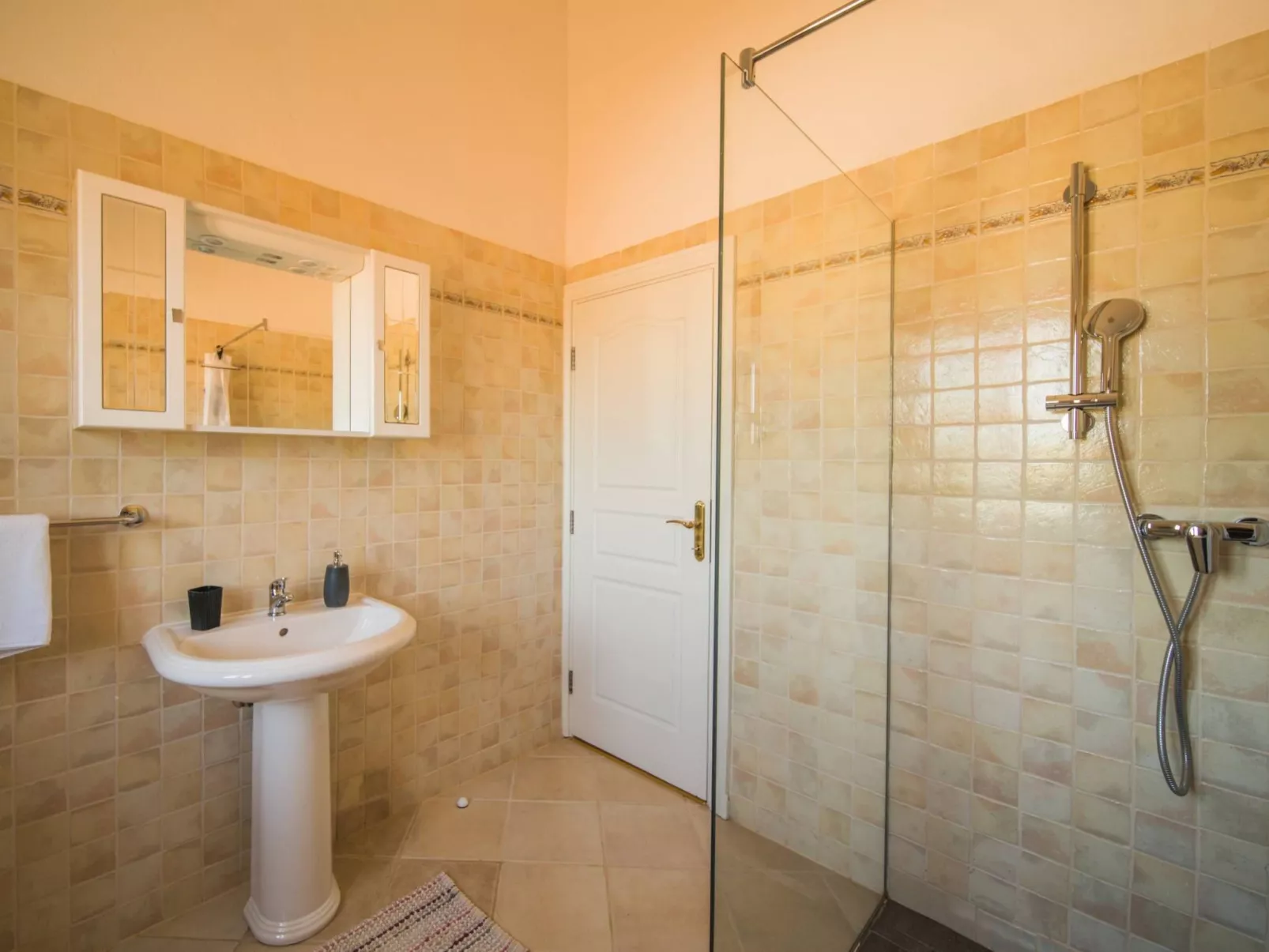 Villa Mani-Image-tags.info