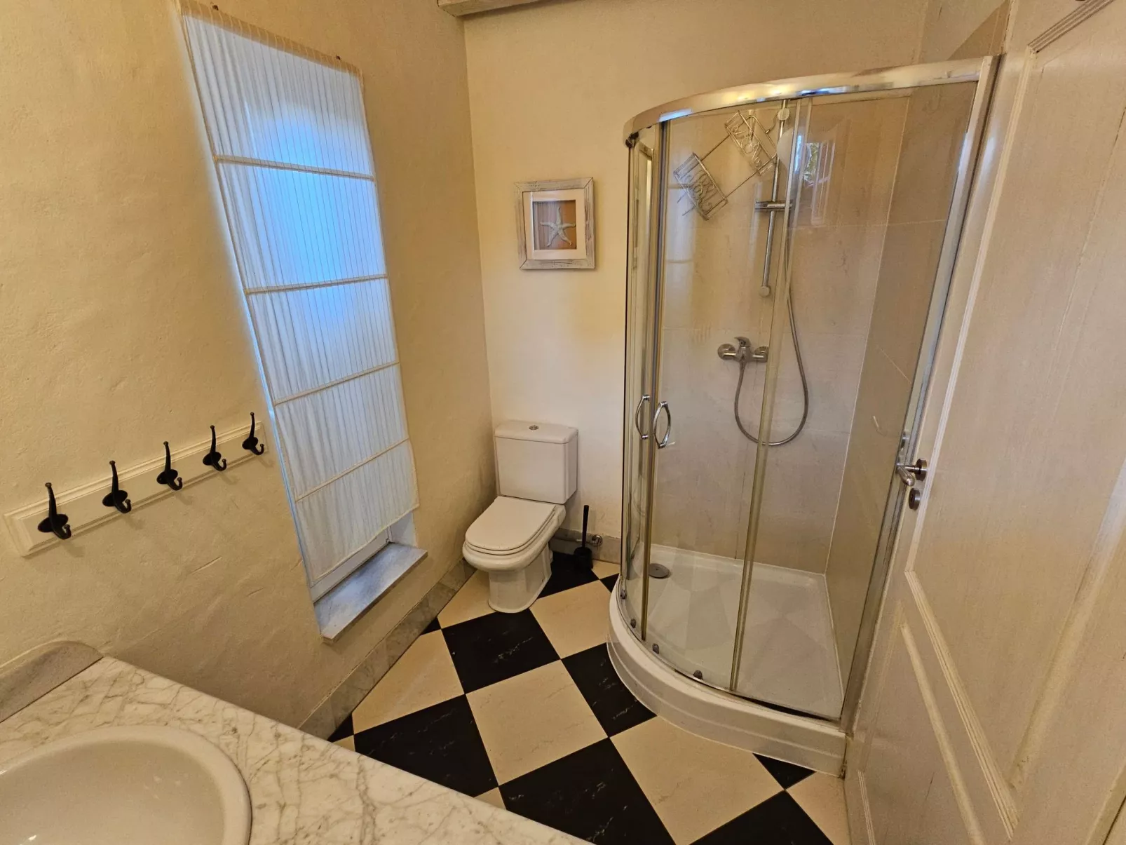 "Sunshine Apartment"-Image-tags.info