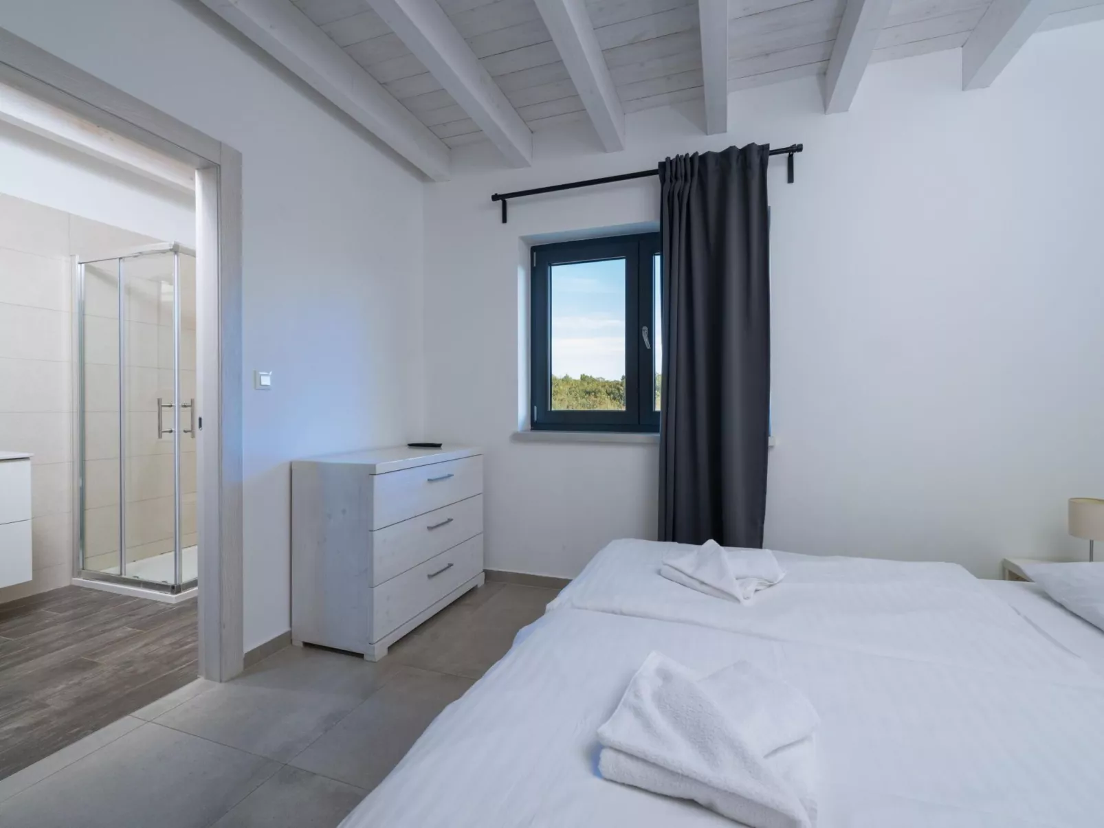 Villa Sole am Meer mit Pool, Sauna, Whirlpool-Binnen