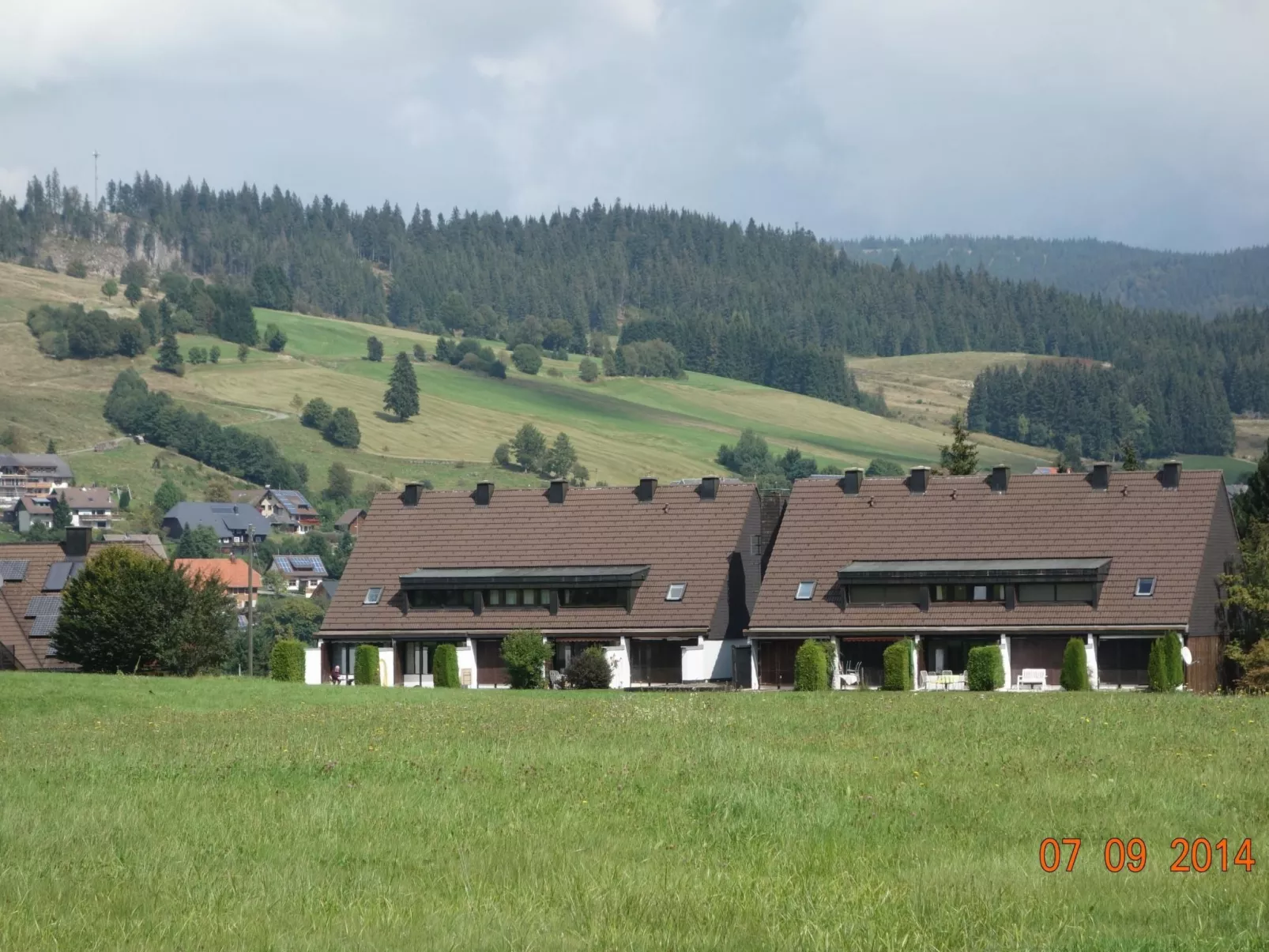 Mit Terrasse und offenem Kamin-Buiten