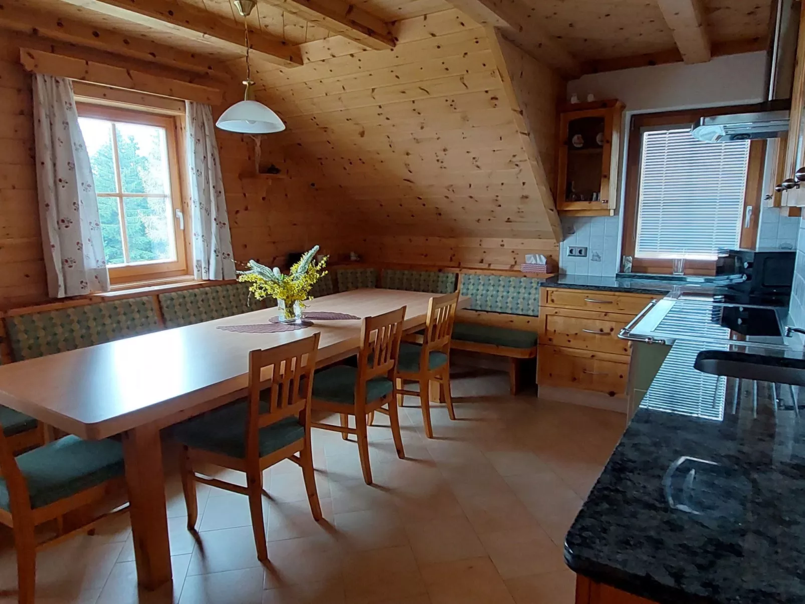 Zirbenholzalmhütte mit fantastischem Ausblick-Binnen