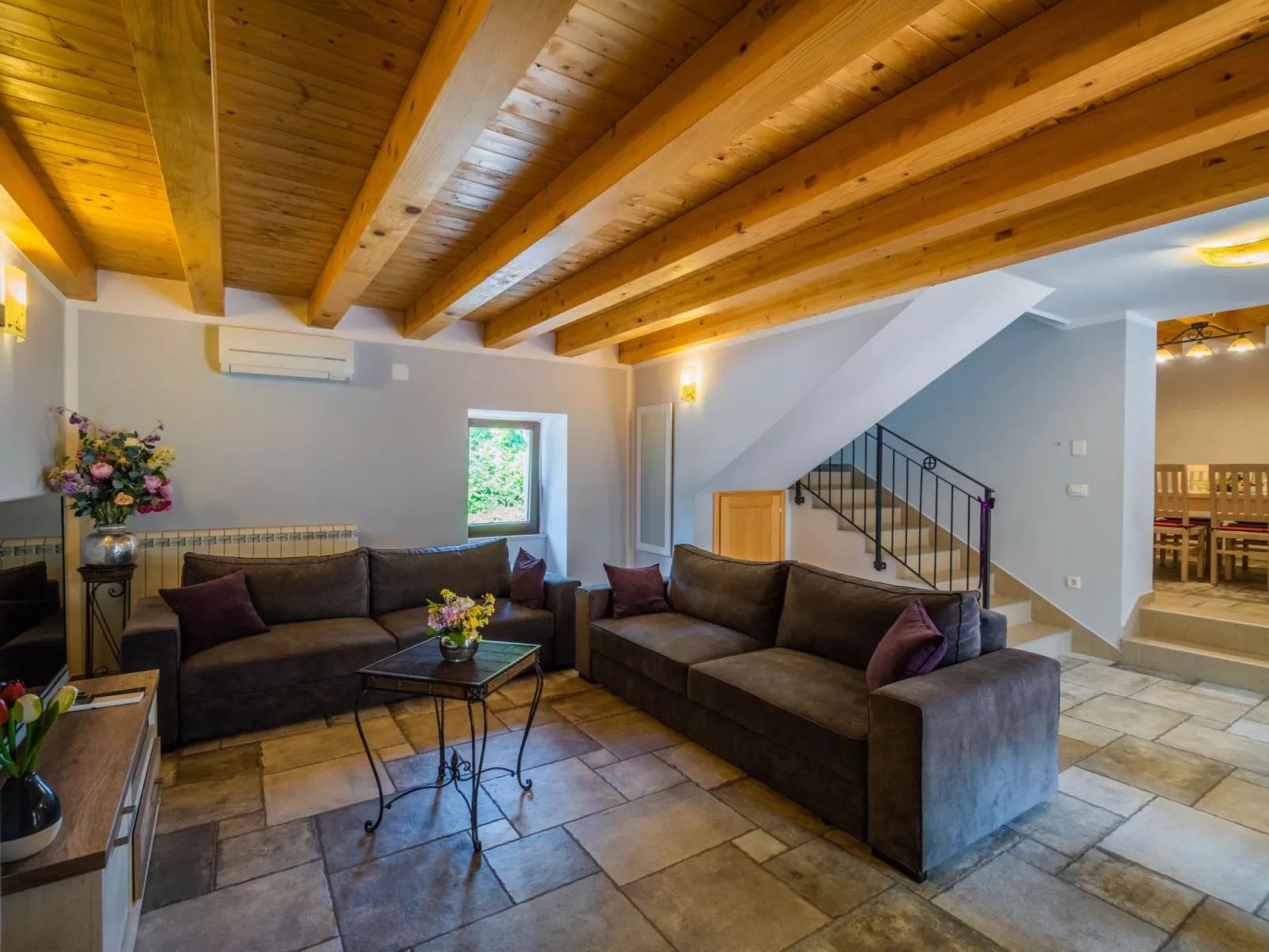 Luxuriöse Villa auf großem Privatgrundstück-Image-tags.info