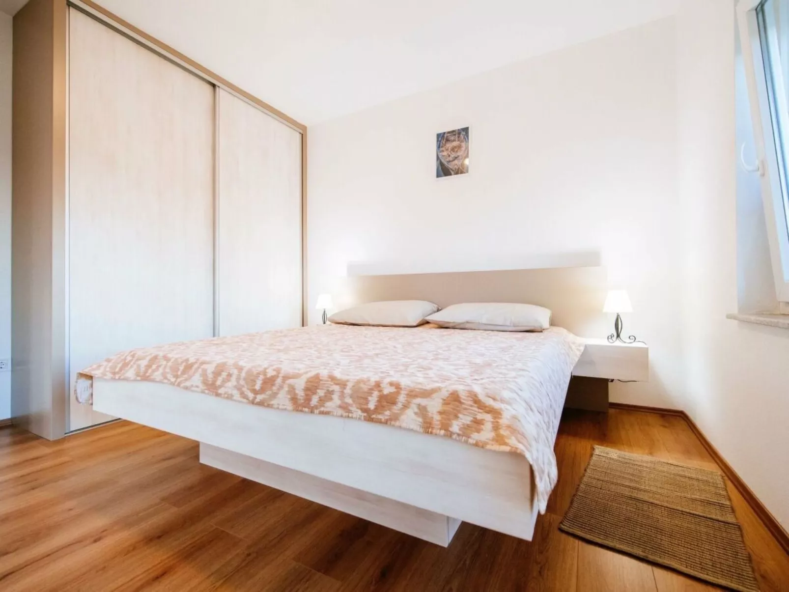 Ana Dreams - von TA Leut Agency-Binnen