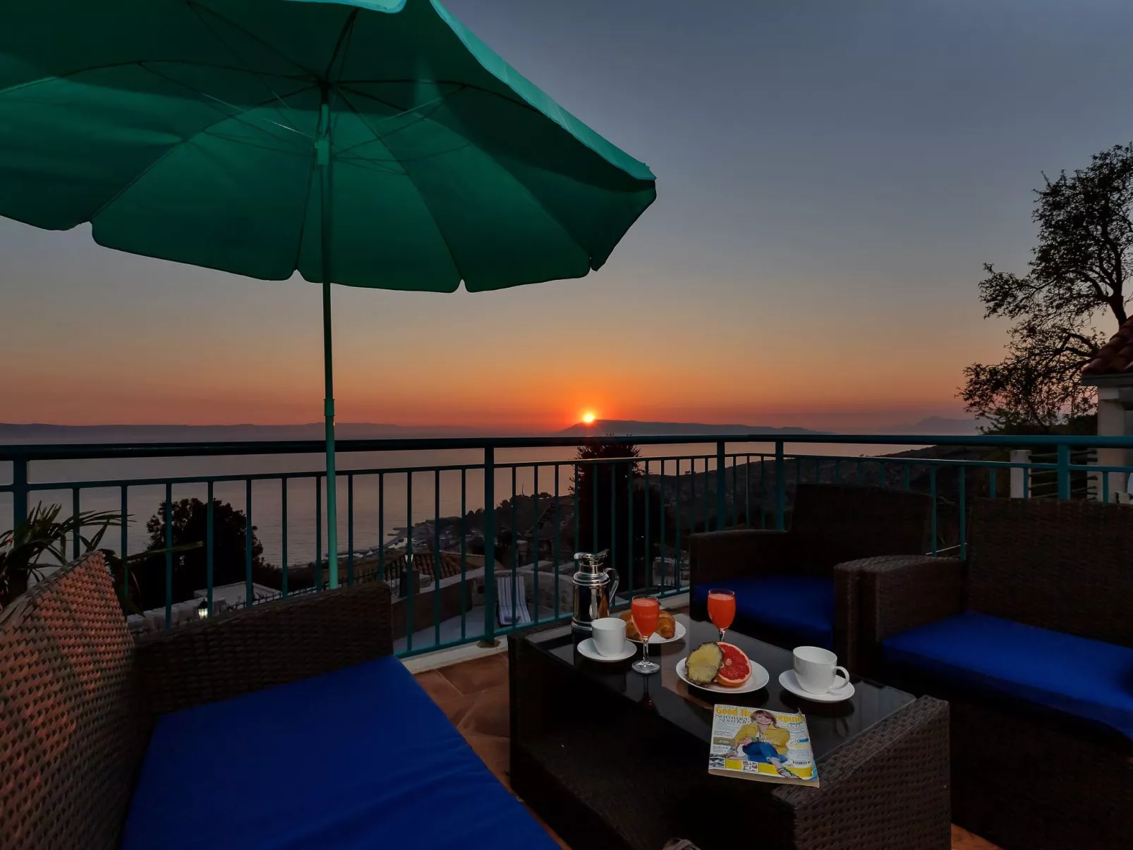 "Podgora" mit Blick auf das Wasser-Image-tags.info