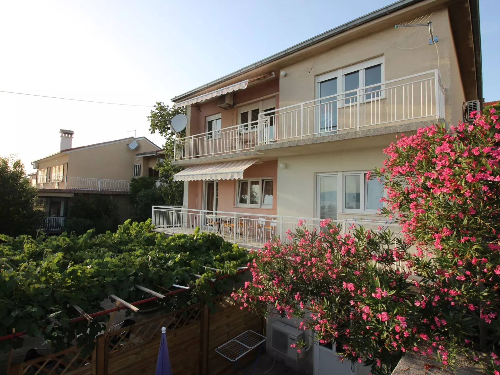 Wohnung "Adriana" mit Terrasse-Buiten