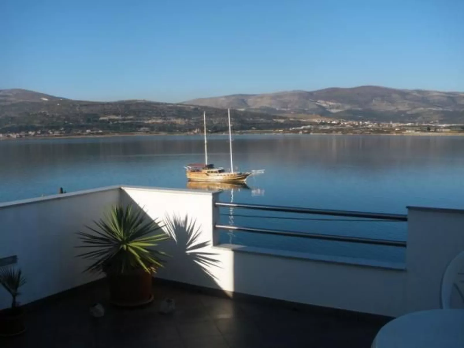 "MaLea" mit Blick auf das Wasser-Buiten