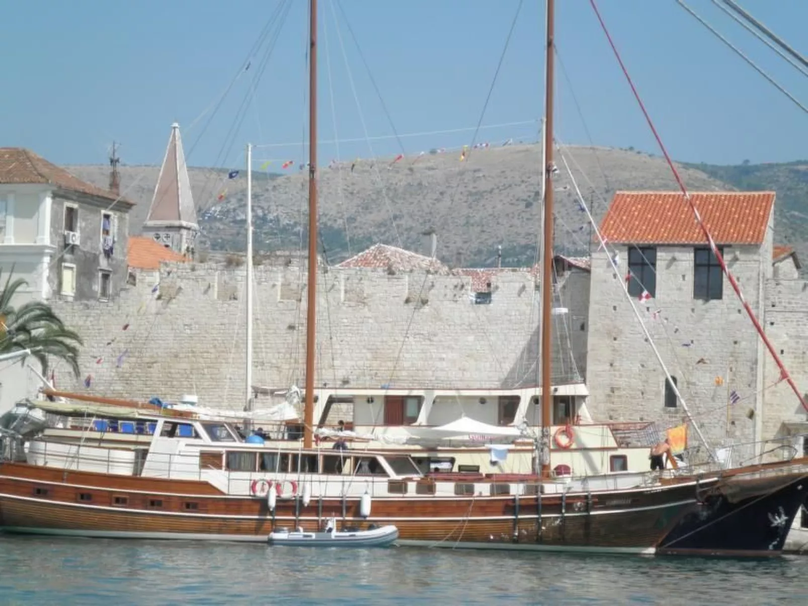 Für vier Personen, mit einem Balkon-Buiten