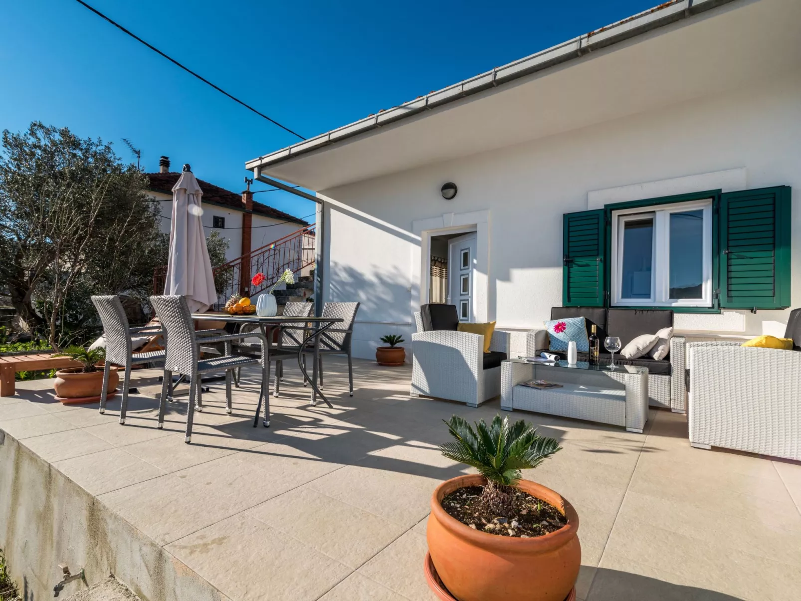 Modernes Ferienhaus mit Terrasse und Meerblick-Binnen
