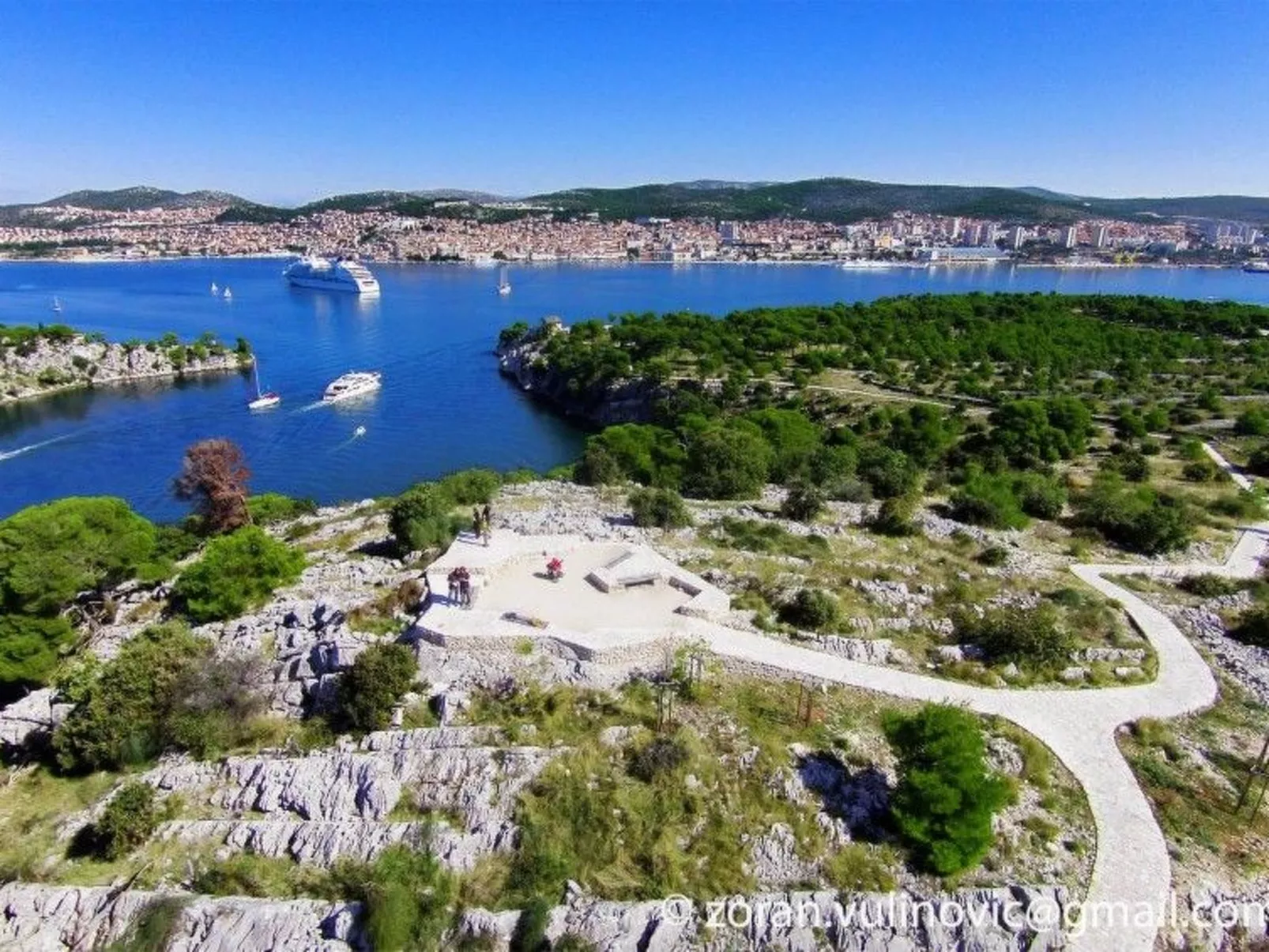 Appartement im Dachgeschoss mit Balkon-Buiten