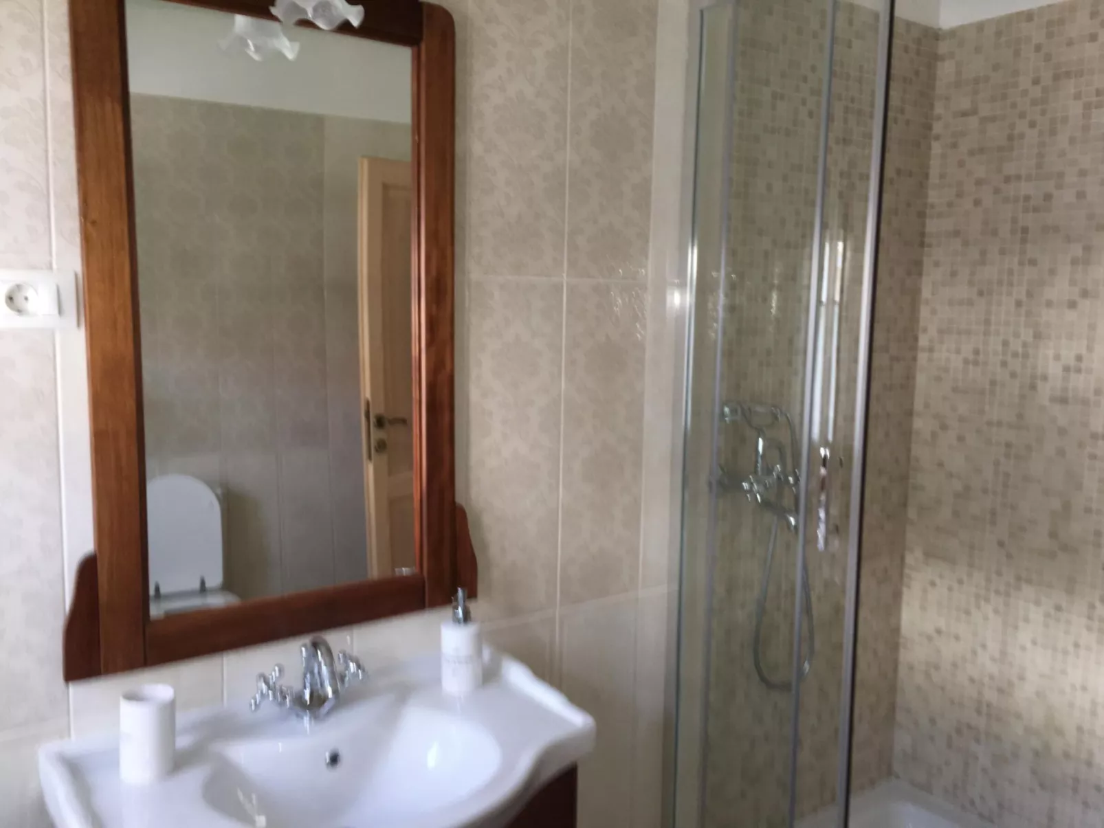 Gemütliche Wohnung in Stoja mit Möbliertem Balkon-Binnen