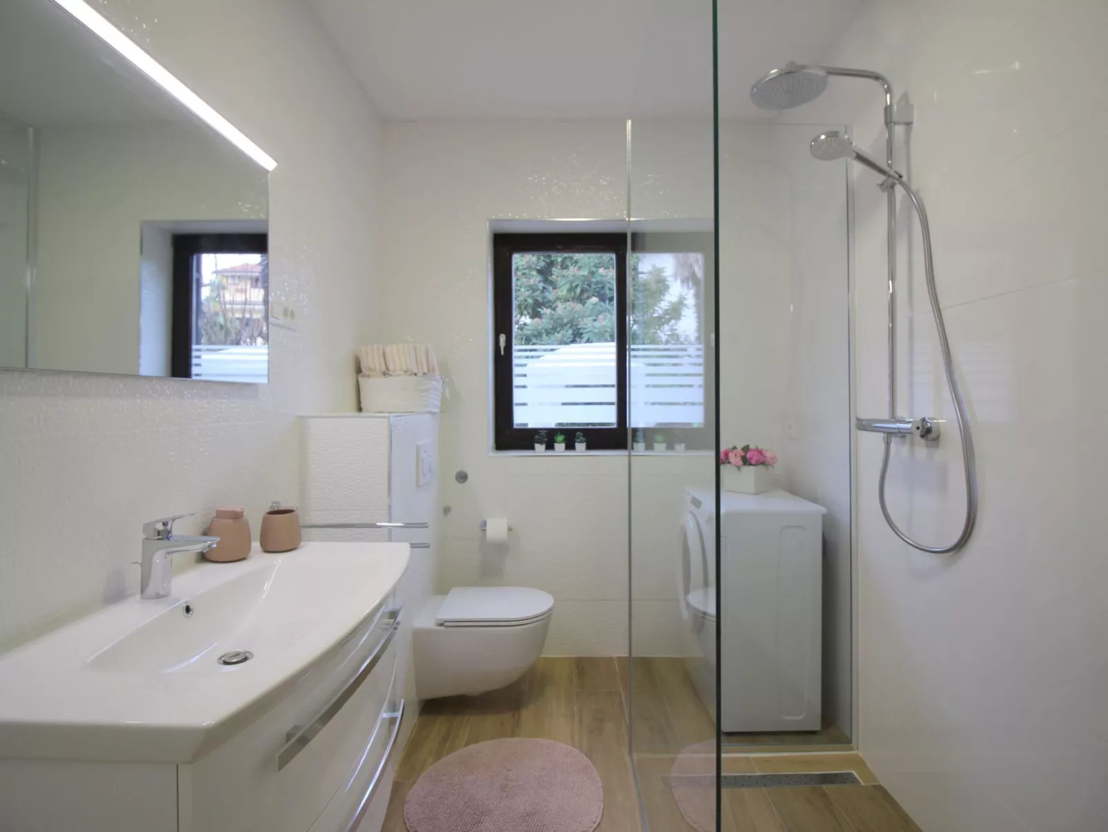 Sabina B4-Image-tags.info