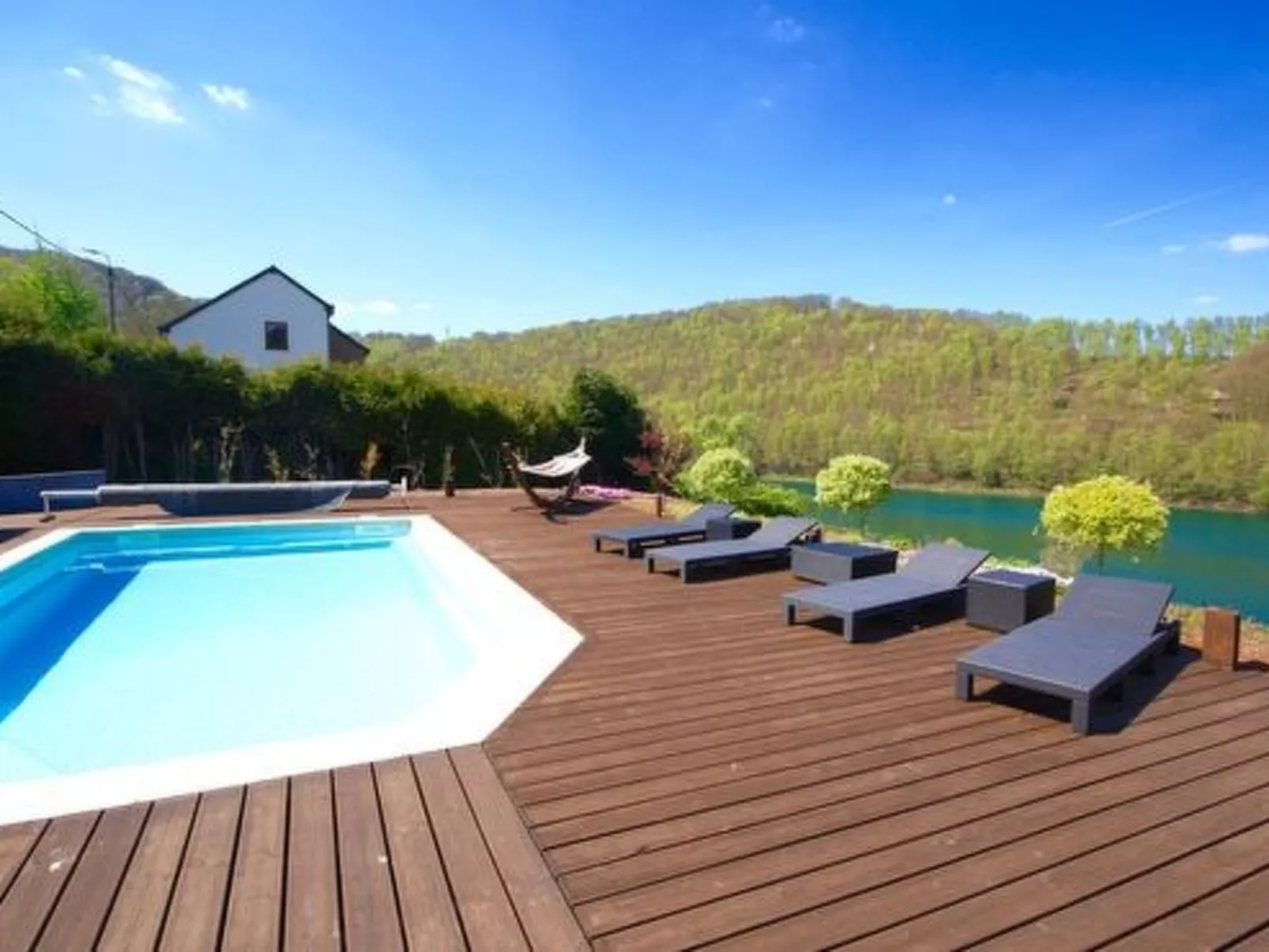 Villa Grand Coo Piscine et Jacuzzi-Binnen