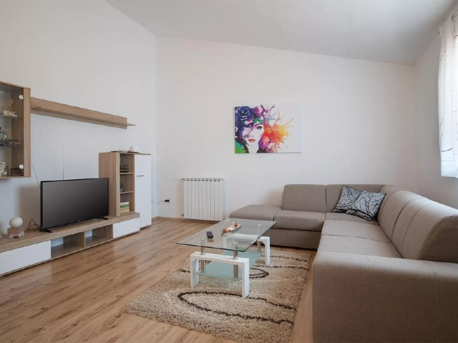 3-Schlafzimmer-Wohnung mit Gemeinschaftspool-Binnen