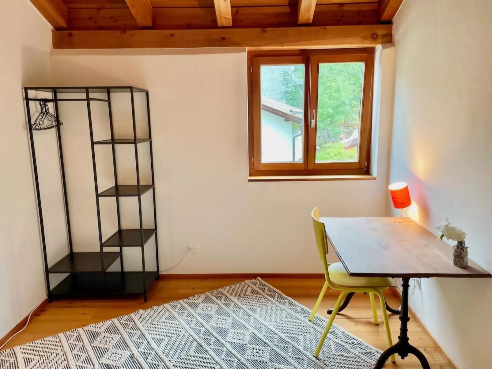 The Green Hut-Binnen