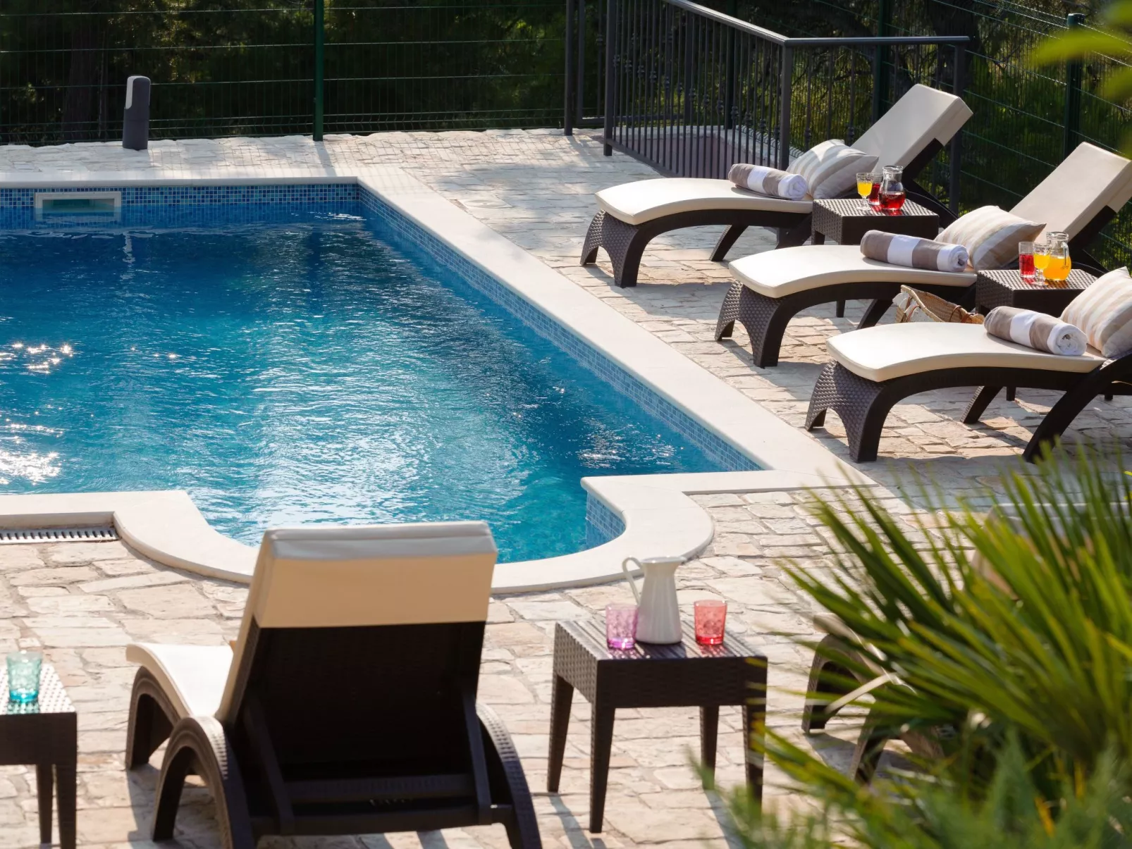 Luxuriöse Steinvilla mit privatem Swimmingpool und herrlichem Meerblick-Buiten