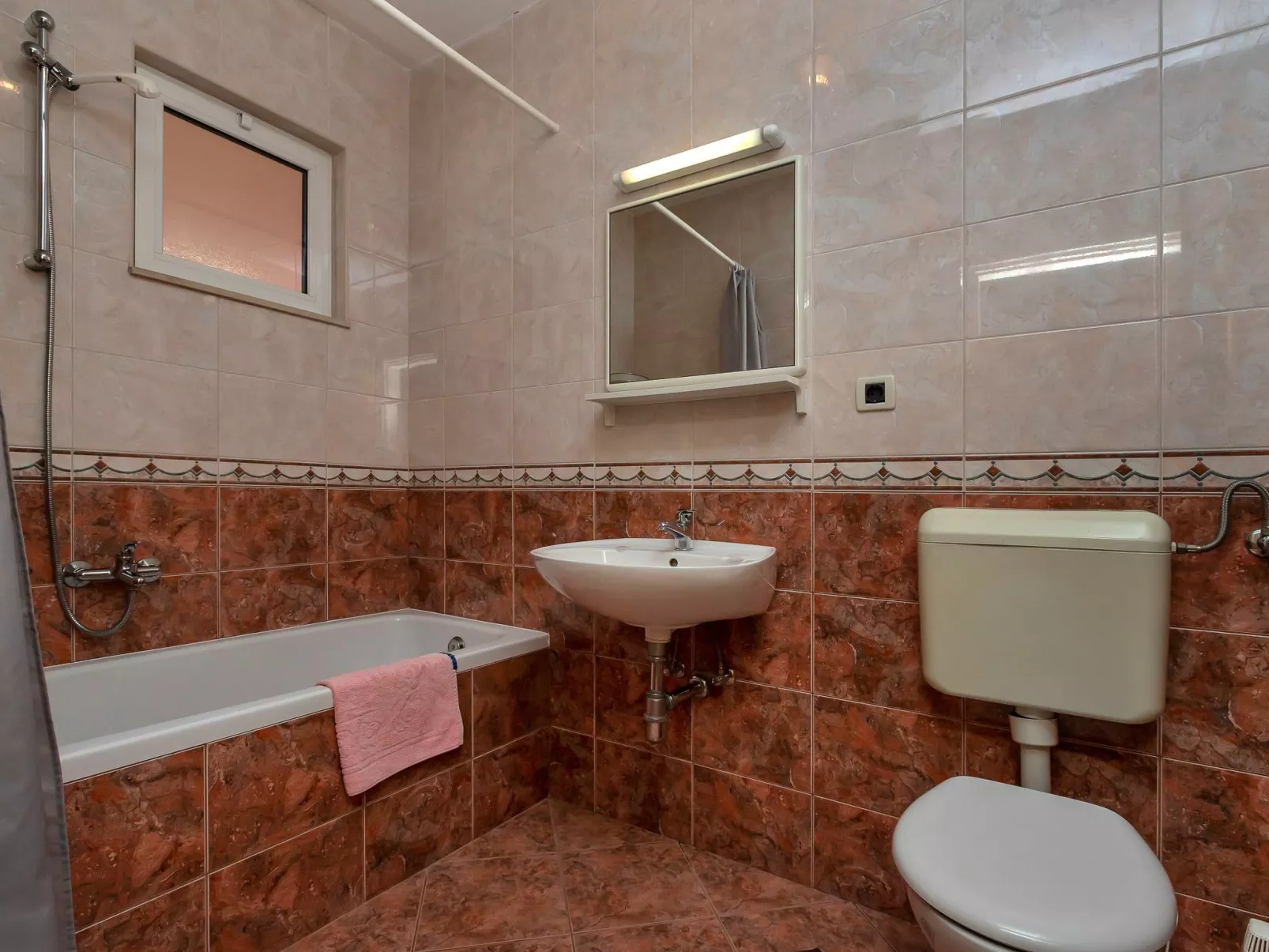 ★4Schlafzimmer★Freies Parken★GroßerBalkon★Apt Bugenvilija-Binnen