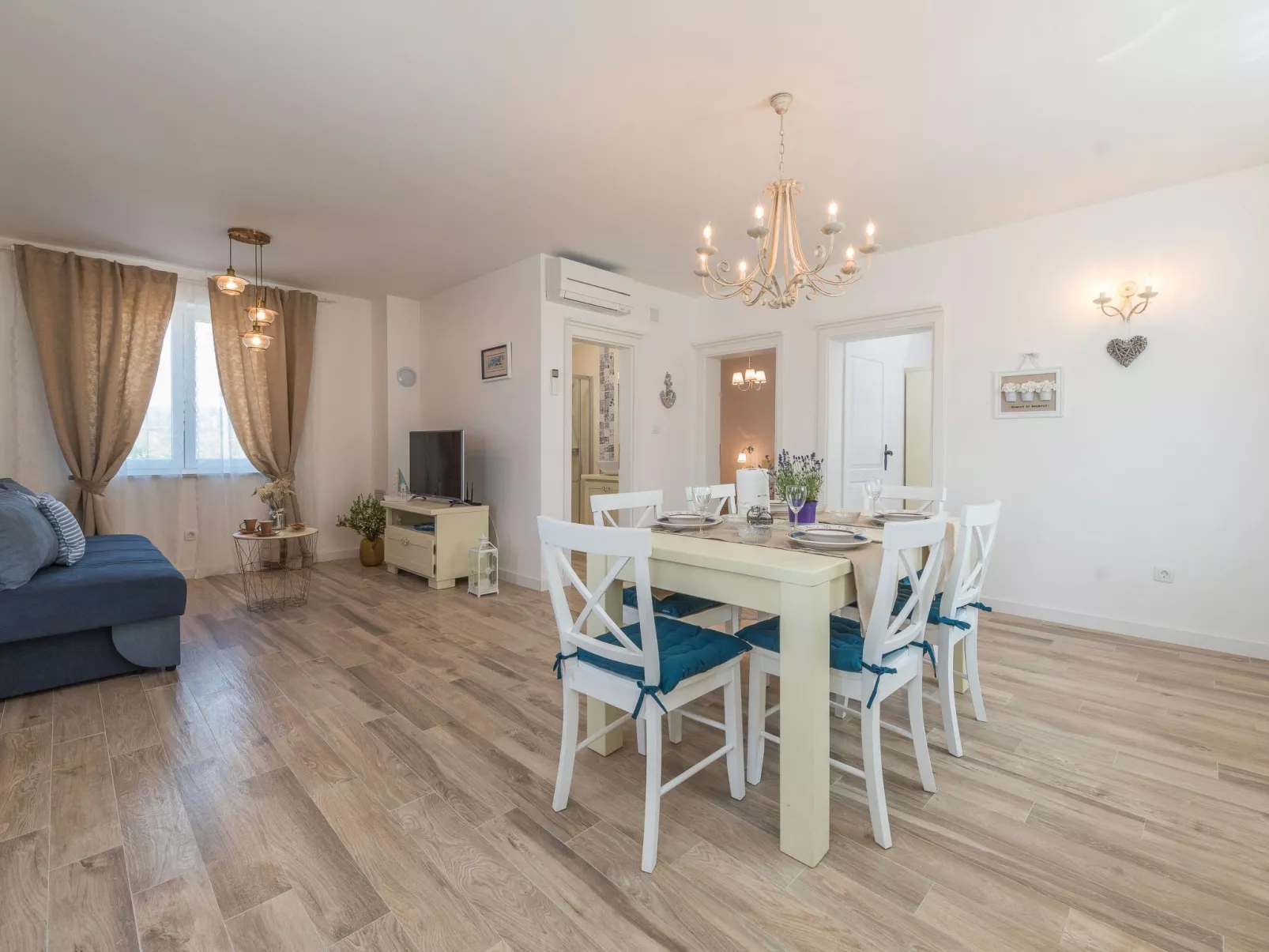 "Ivana" mit Blick auf das Wasser-Binnen