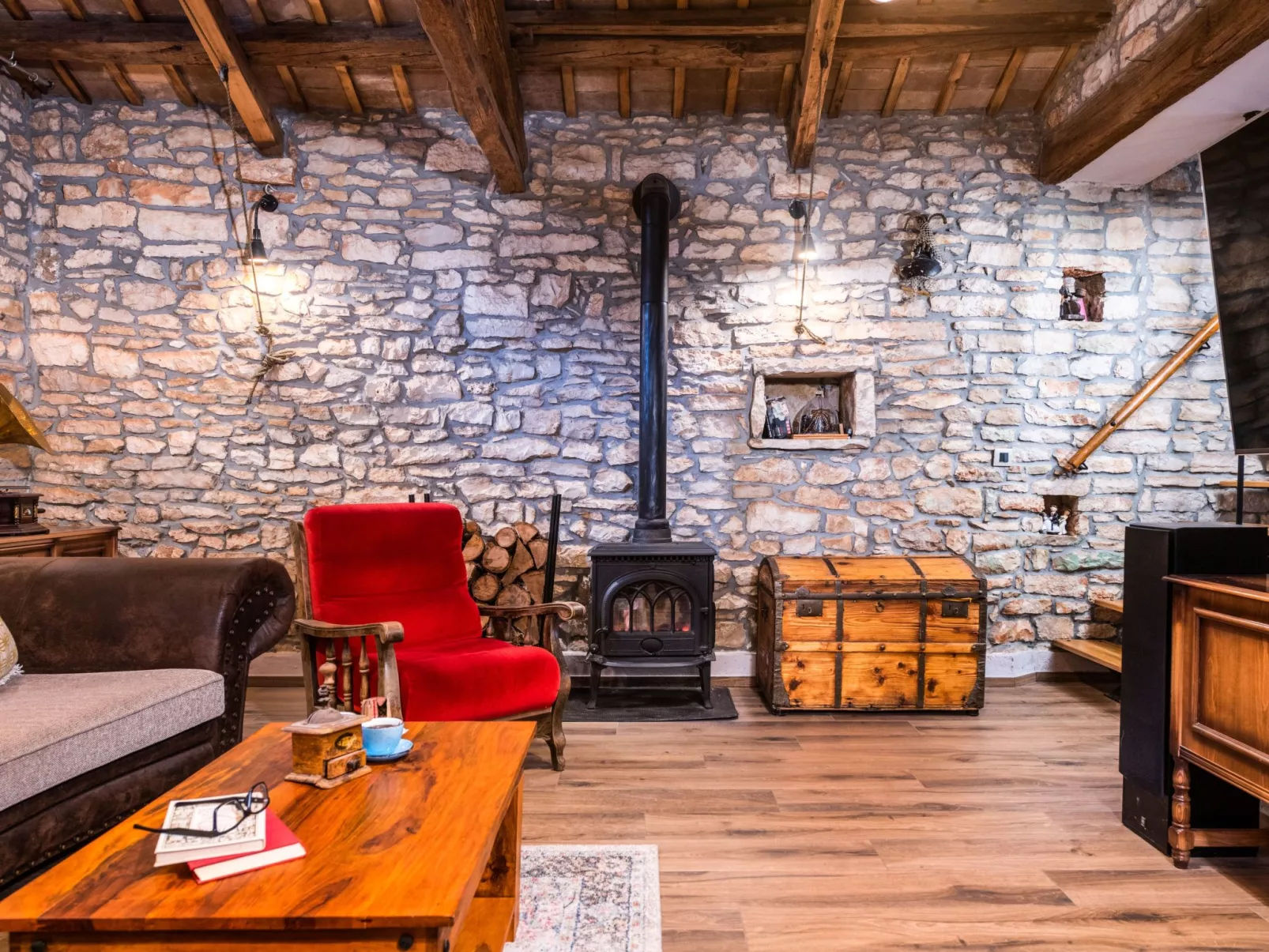 Rustic cozy house Pupy mit private pool und kino-Binnen