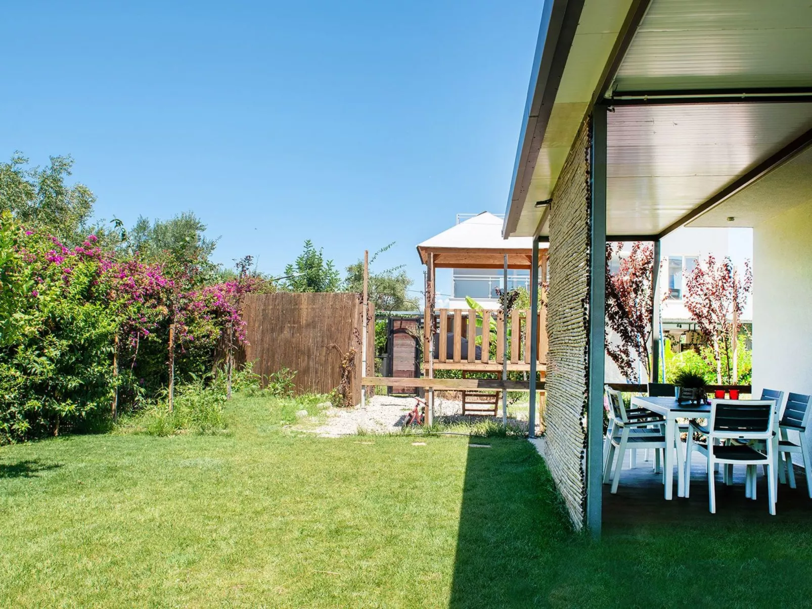 Geräumige Familienvilla, privater Pool und Garten-Buiten