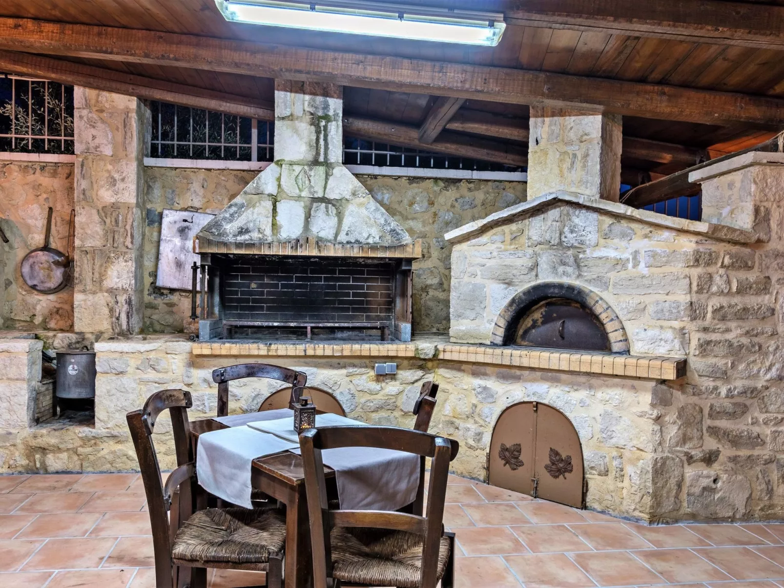 Villa Zeus mit privatem Pool und Jacuzzi-Buiten