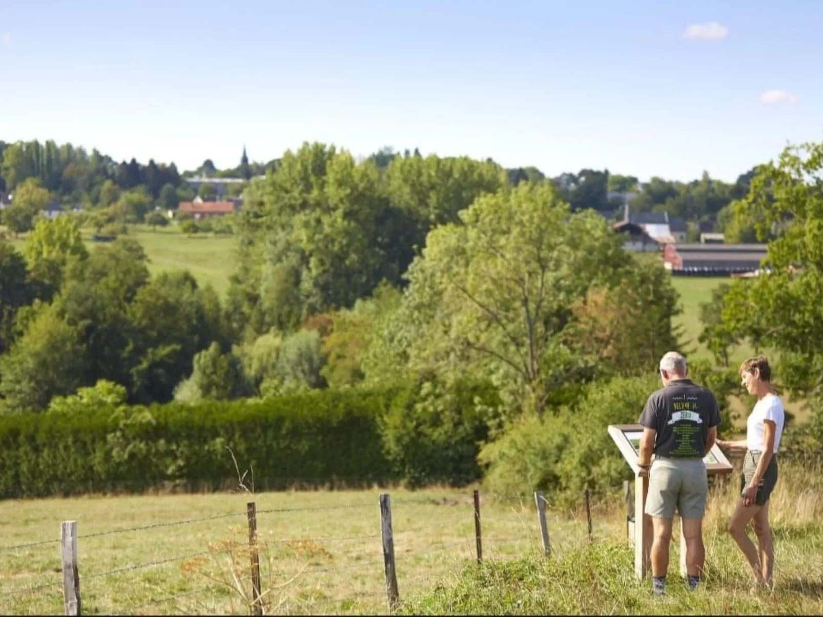 Charmantes Ferienhaus in idyllischem Dorf - Beau Village-Buiten