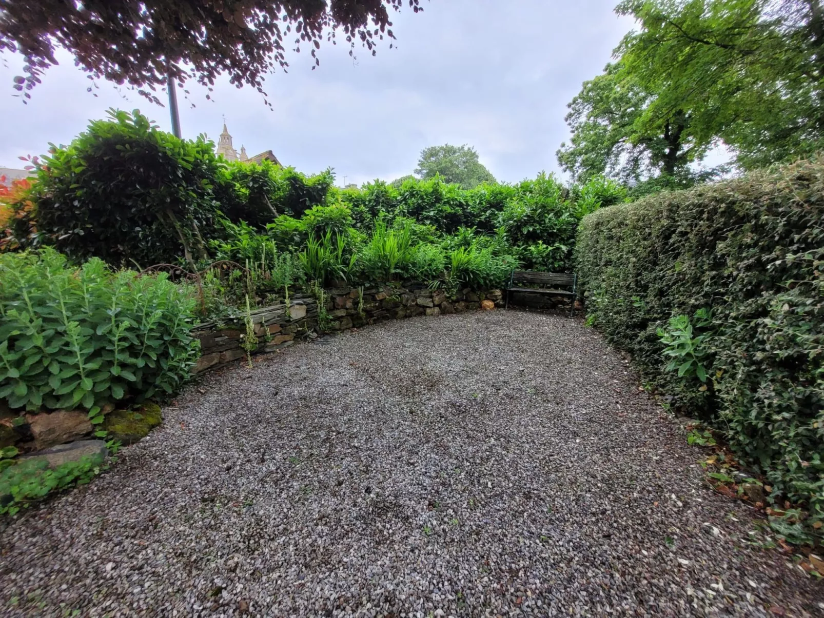 Kleiner Kokon mit seinem geheimen Garten-Buiten