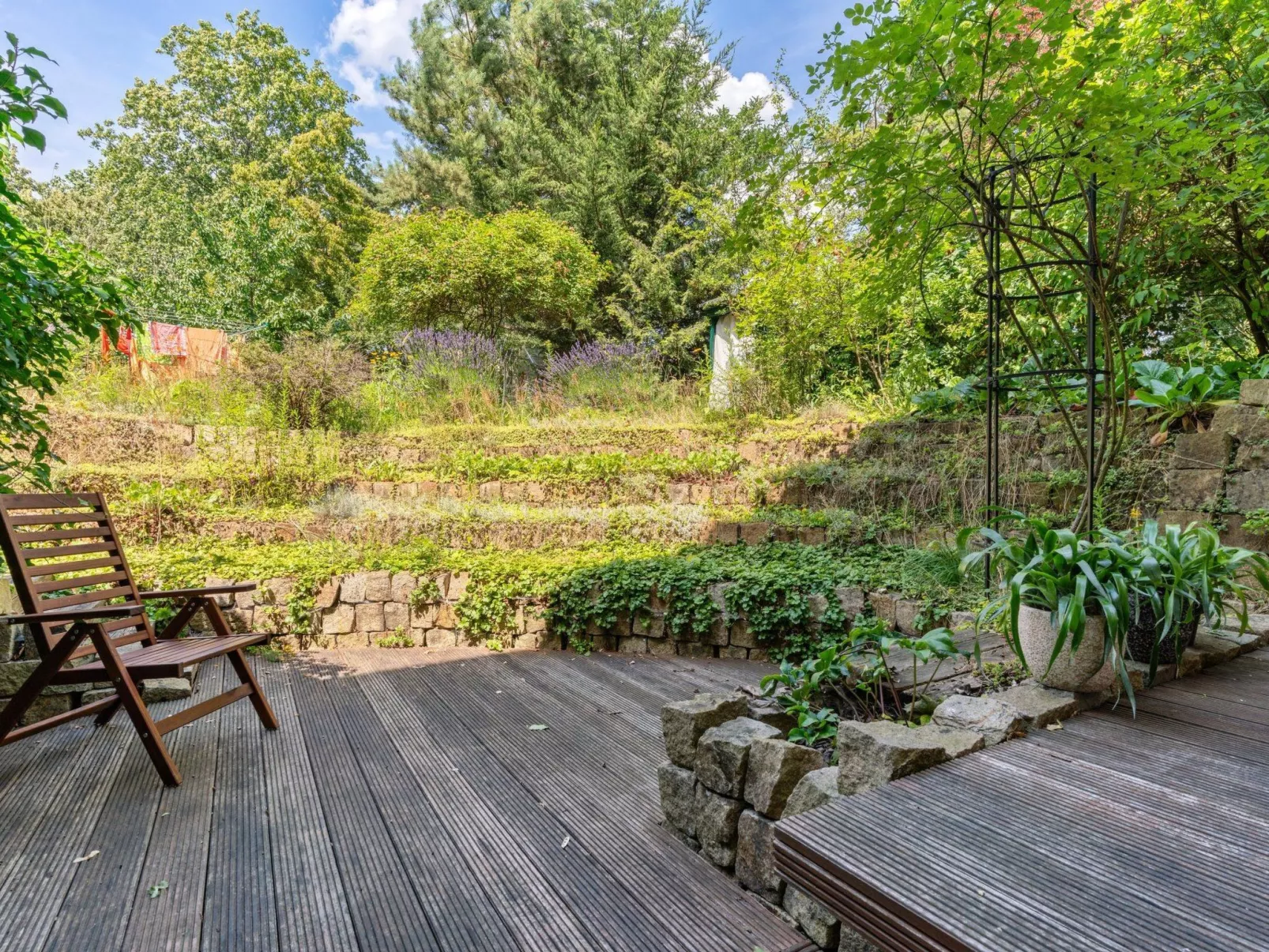 In Karlshorst mit Terrasse-Buiten