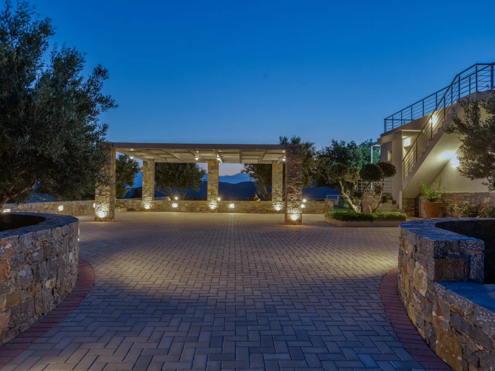 Villa mit Grillplatz und privatem beheiztem Pool-Buiten