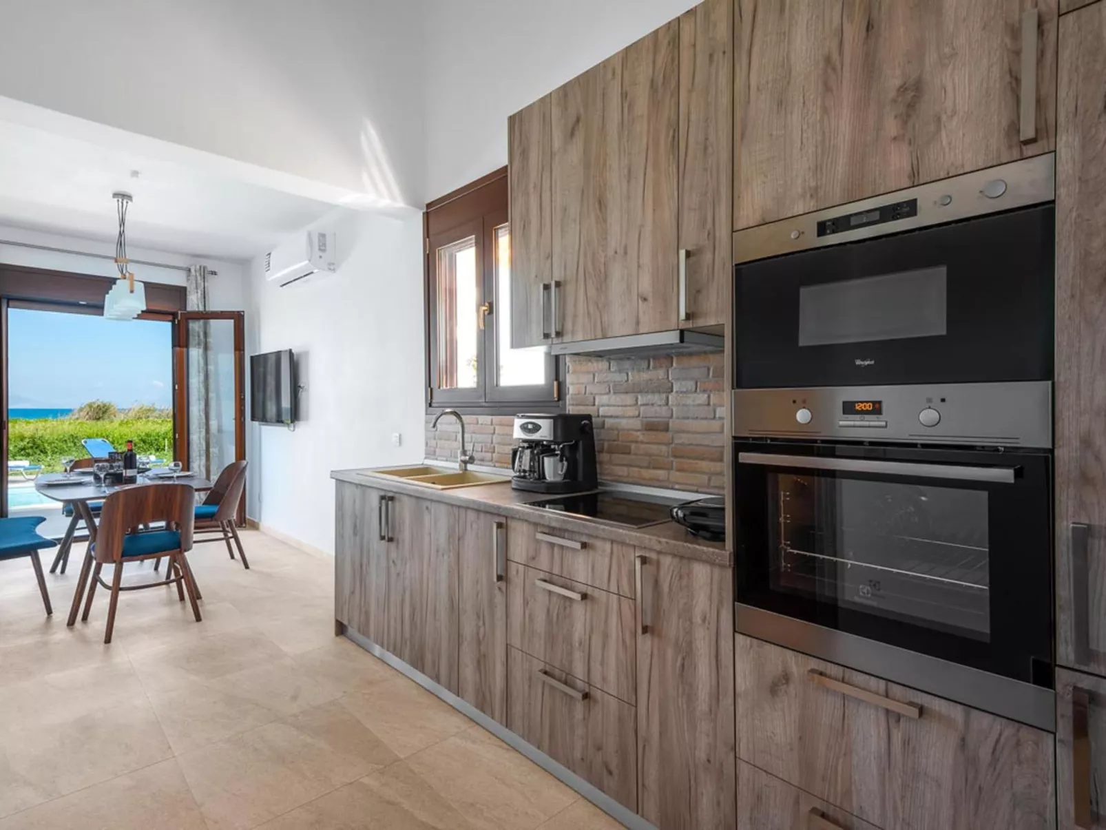 Wunderschöne Steinvilla Attalos-Binnen