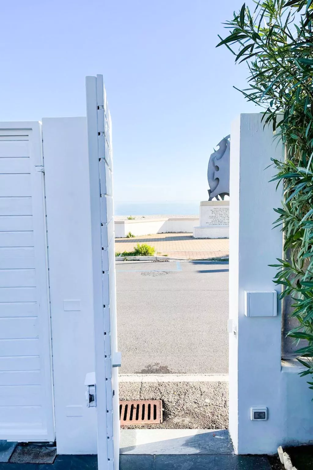 Elegante Villa am Strand, Jacuzzi und Garten-Buiten