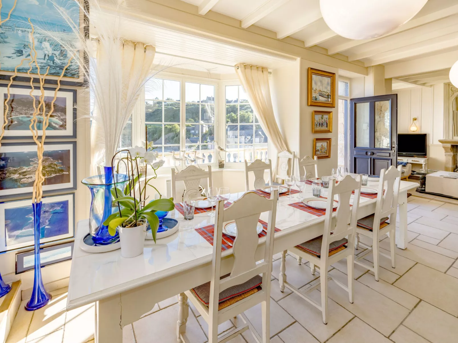 Villa "Ker House" mit Blick auf das Wasser-Binnen