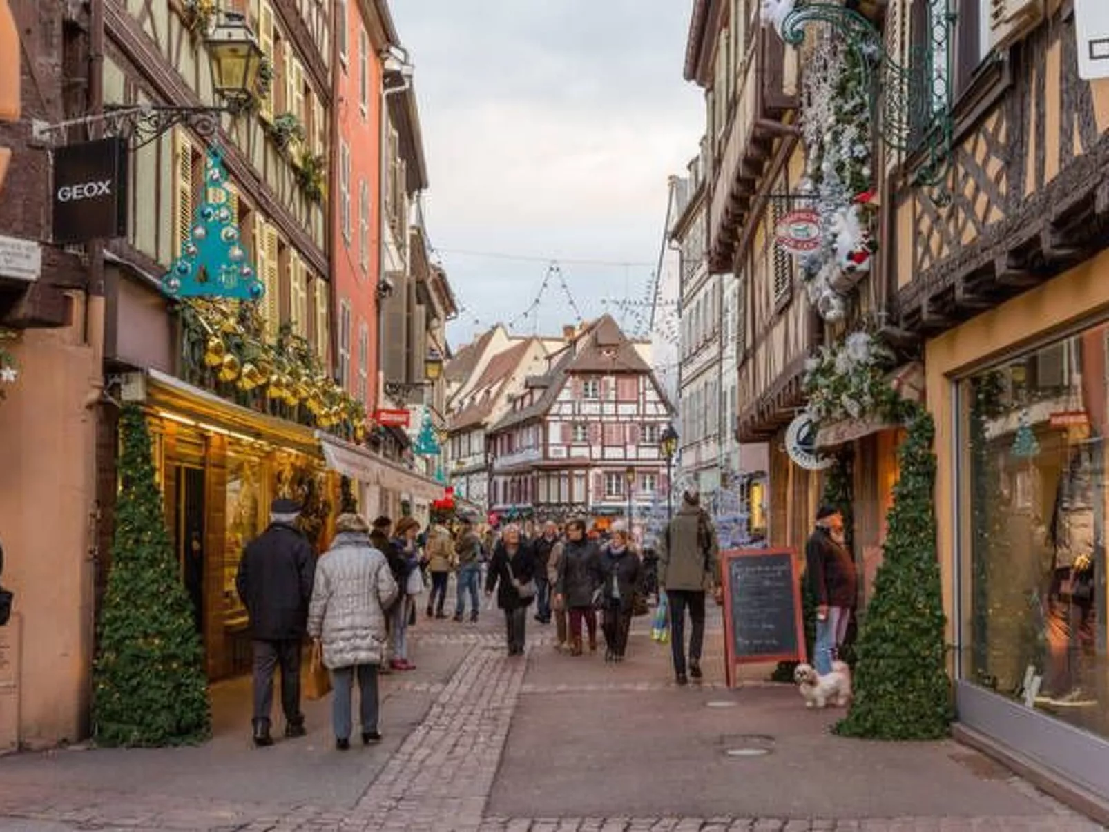 Mit zwei Garagenstellplätzen-Image-tags.info