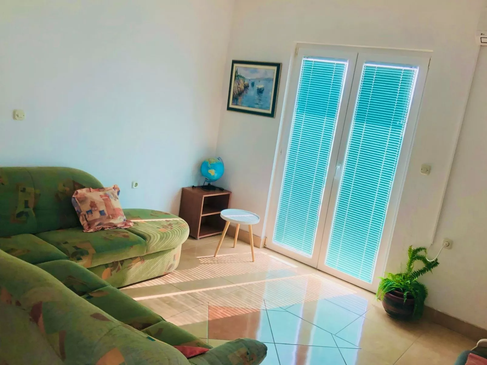 Angenehme Wohnung in Komarna mit privatem Parkplatz-Binnen