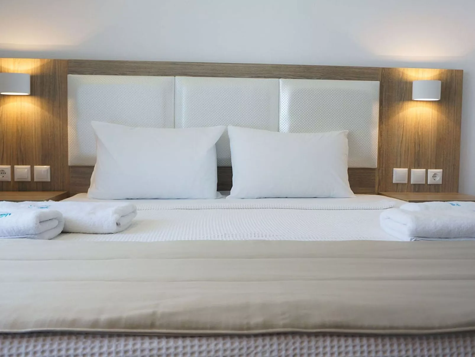 Finikas Garden Nikit-Binnen