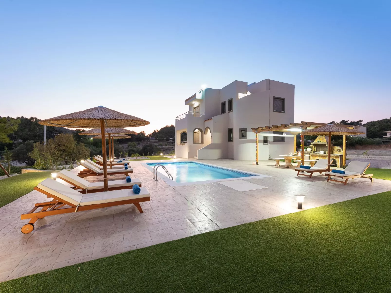 Sun's Reach Villa mit Schwimmbad-Image-tags.info