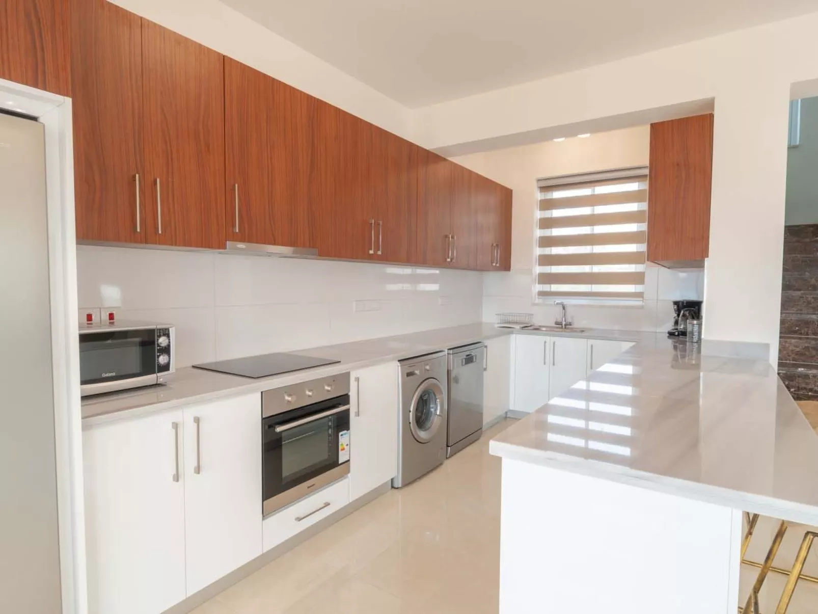 Coral Elite Residence mit Pool und Whirlpool-Binnen