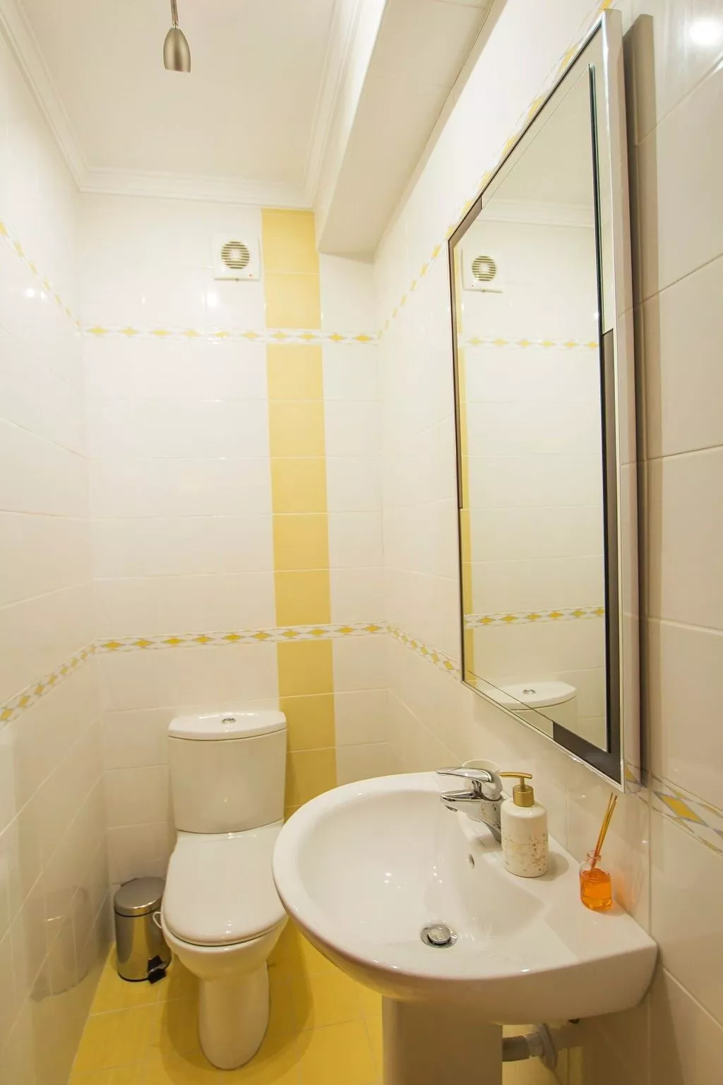 Turmhaus mit freier Garage-Binnen