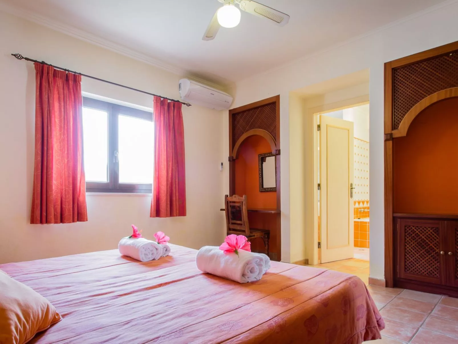 Ferienvilla "Mouraria" mit Blick auf das Wasser-Binnen