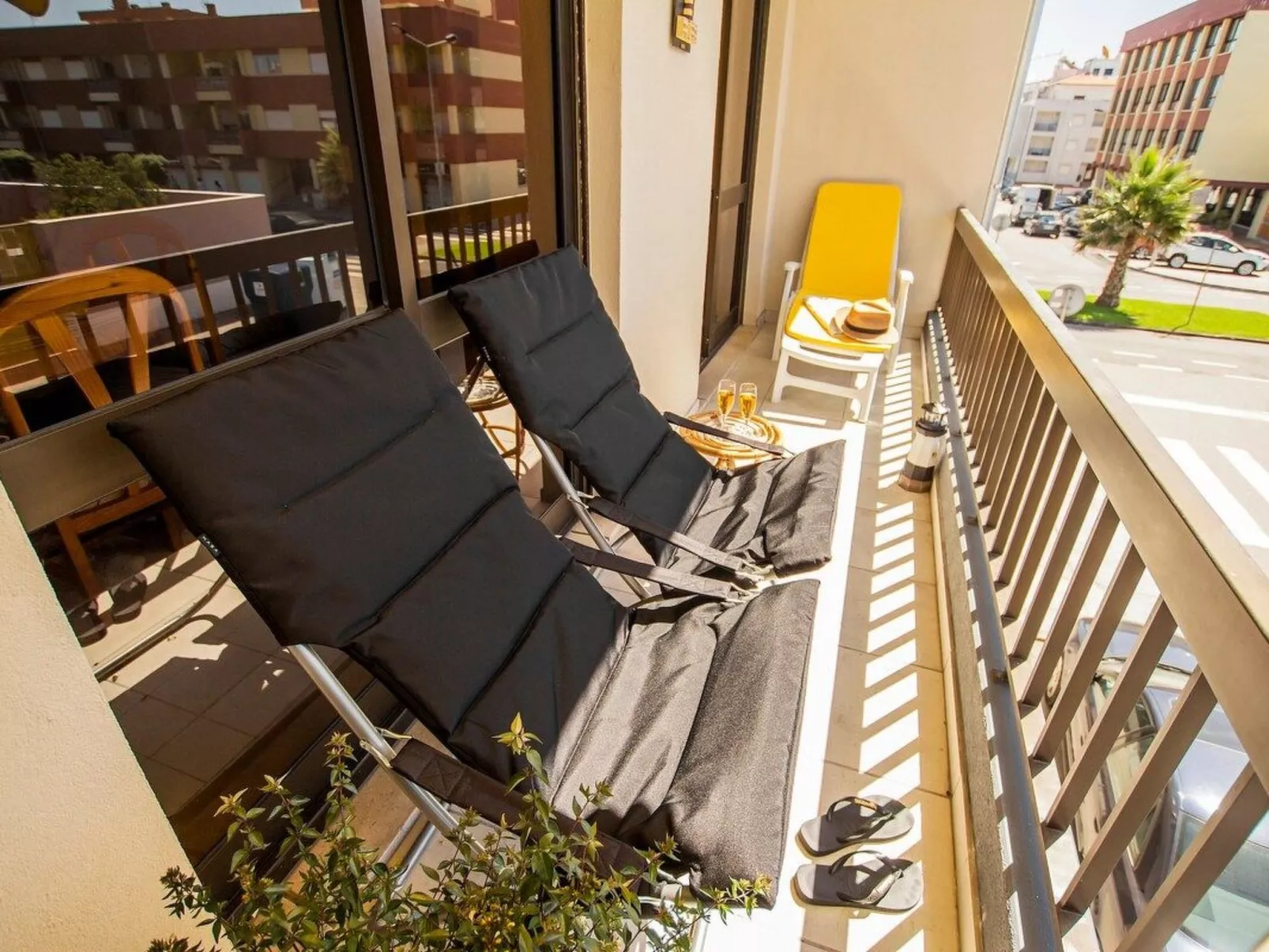 Haus der Scheinwerfer mit freier Garage-Image-tags.info