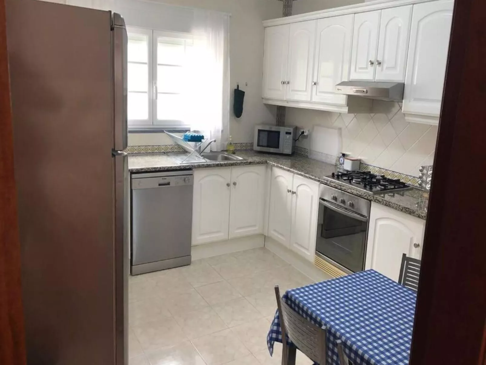 Atmen Sie die Meeresbrise in Praia Del Rey ein-Image-tags.info