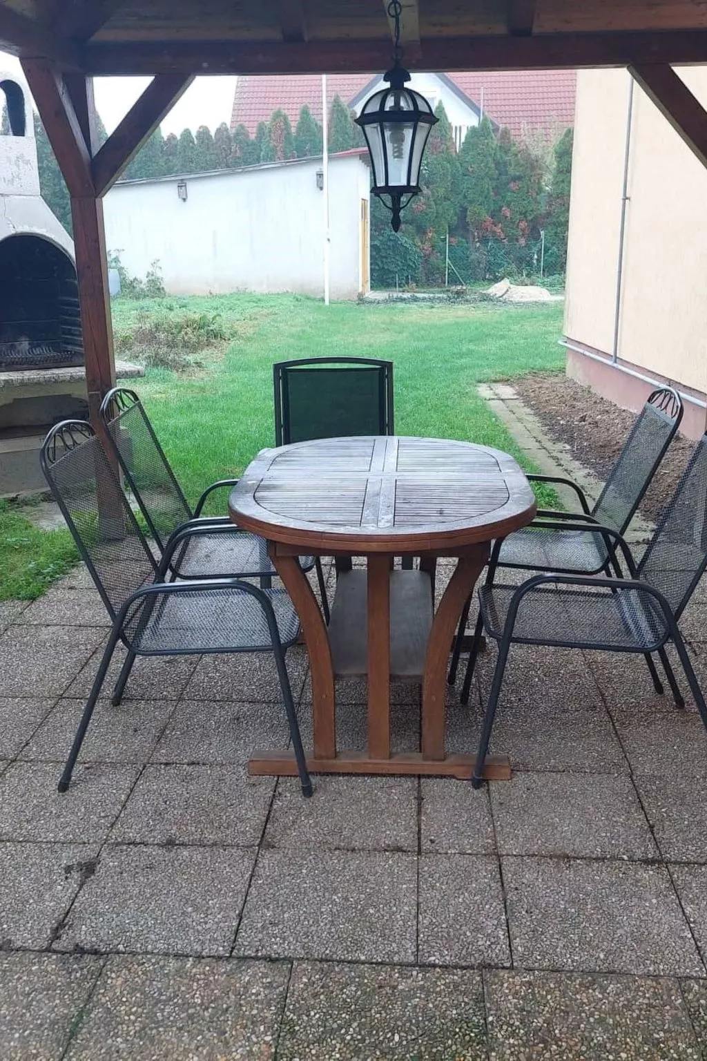 Schönes Ferienhaus mit sehr großem Pool-Buiten