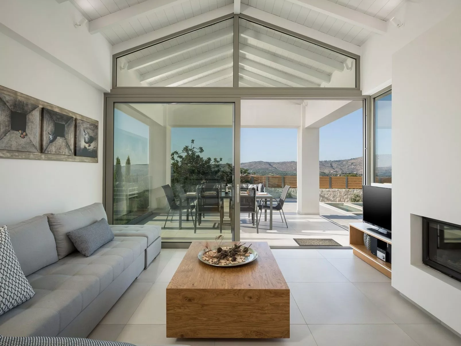 Villa White Harmony 6km vom Strand entfernt mit Pool-Binnen