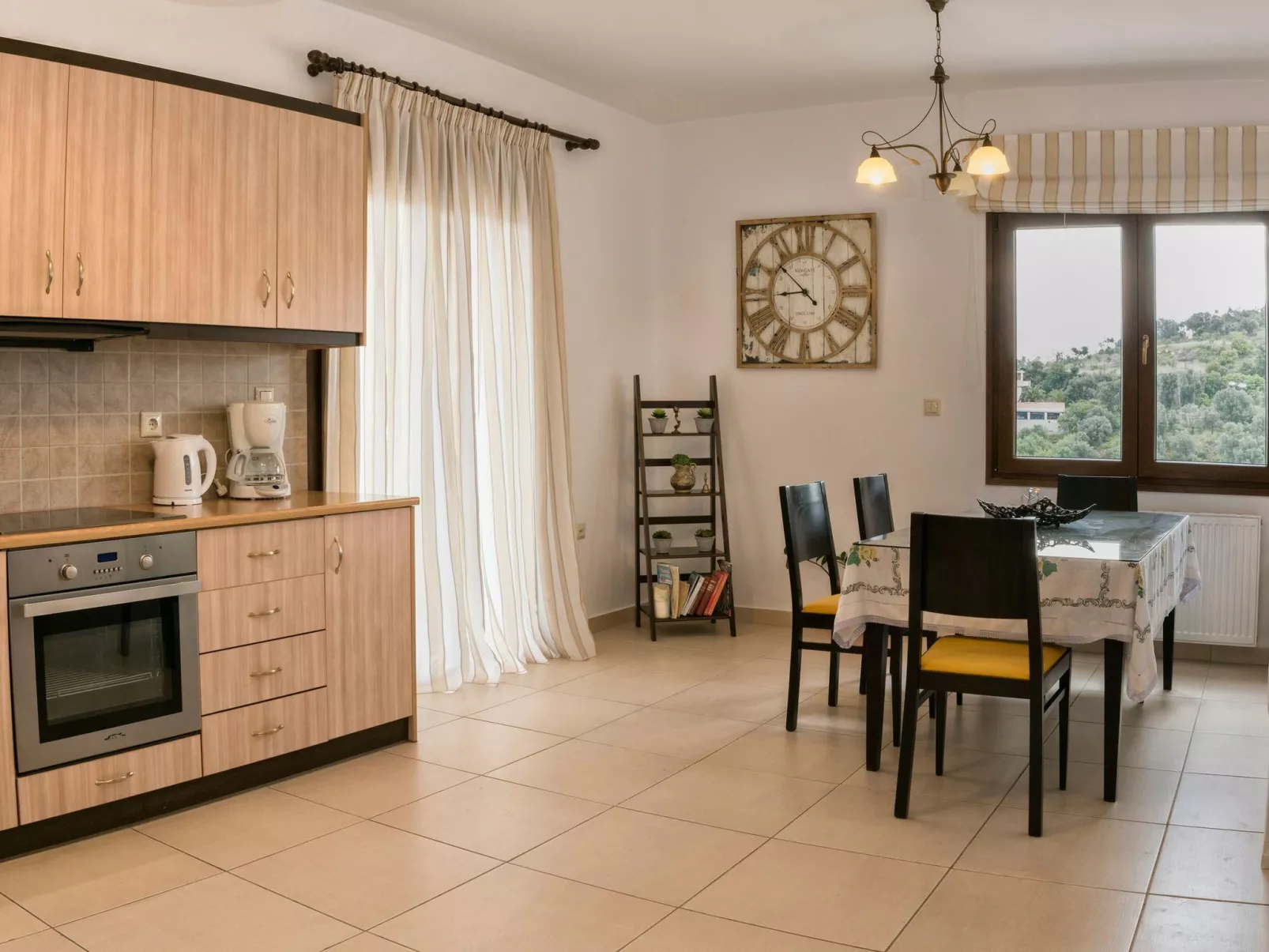 Familienvilla mit privatem Pool, Spielplatz und BBQ-Image-tags.info