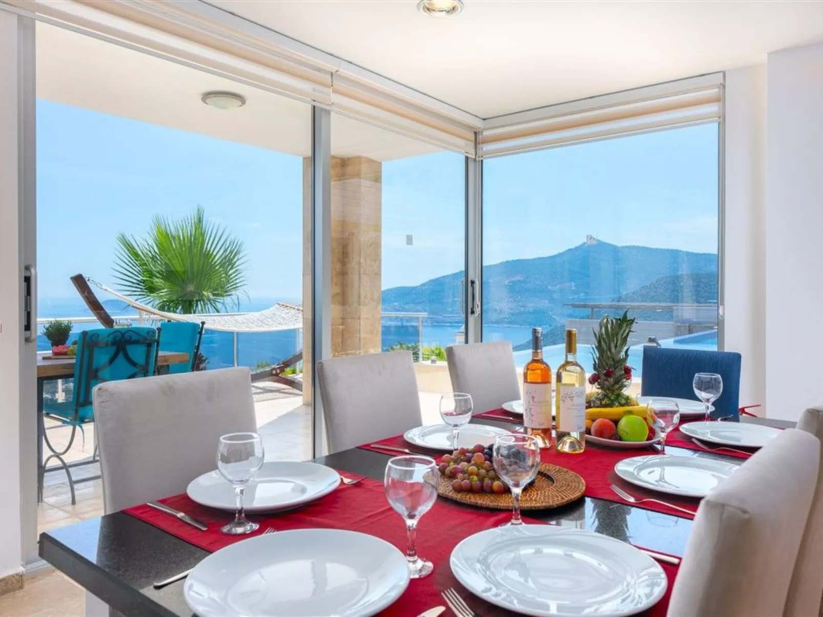 Villa Blueline mit Pool und Meerblick, im Zentrum-Buiten