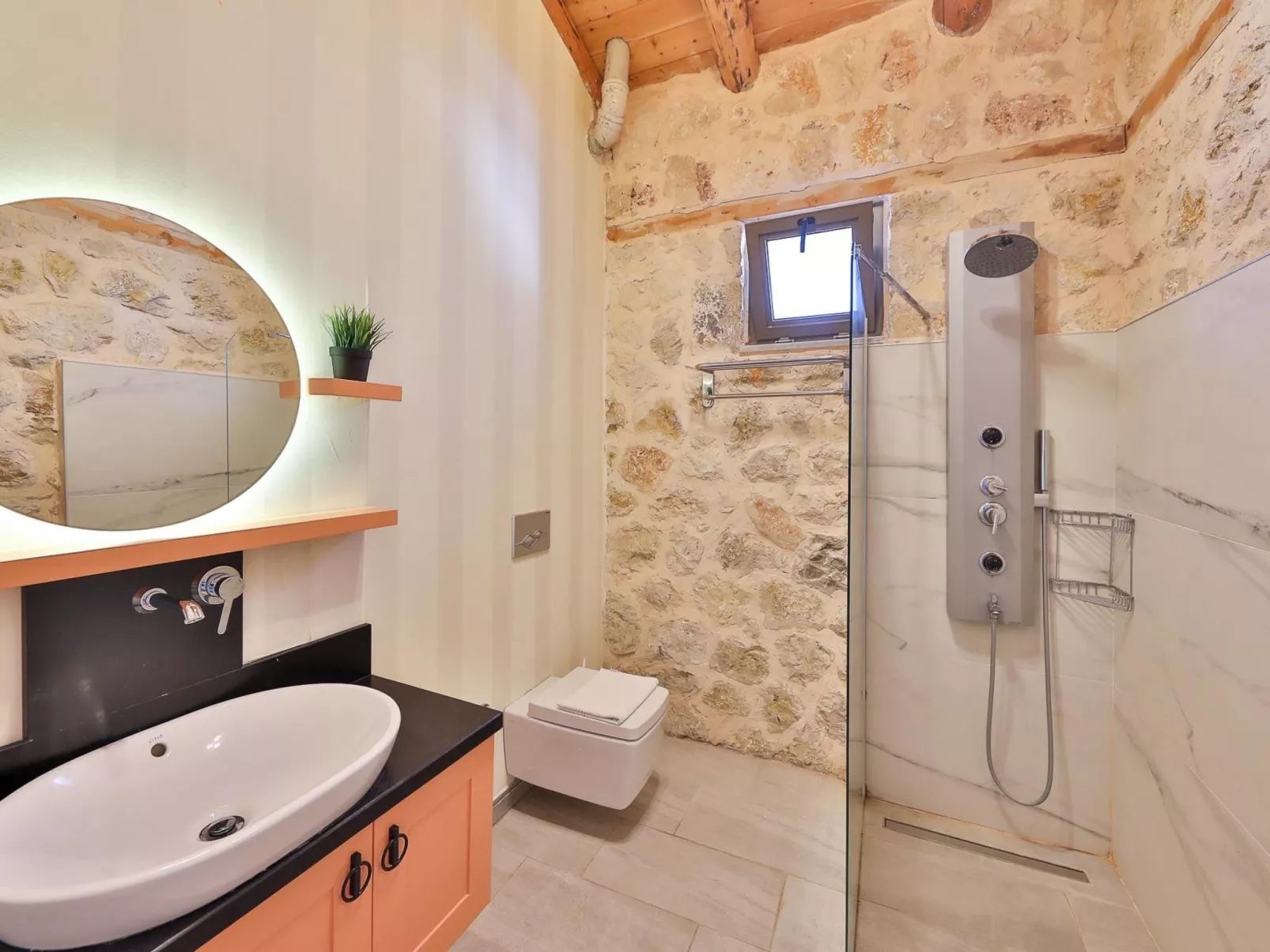 Natursteinhaus mit Pool in Kalkan Islamlar-Binnen