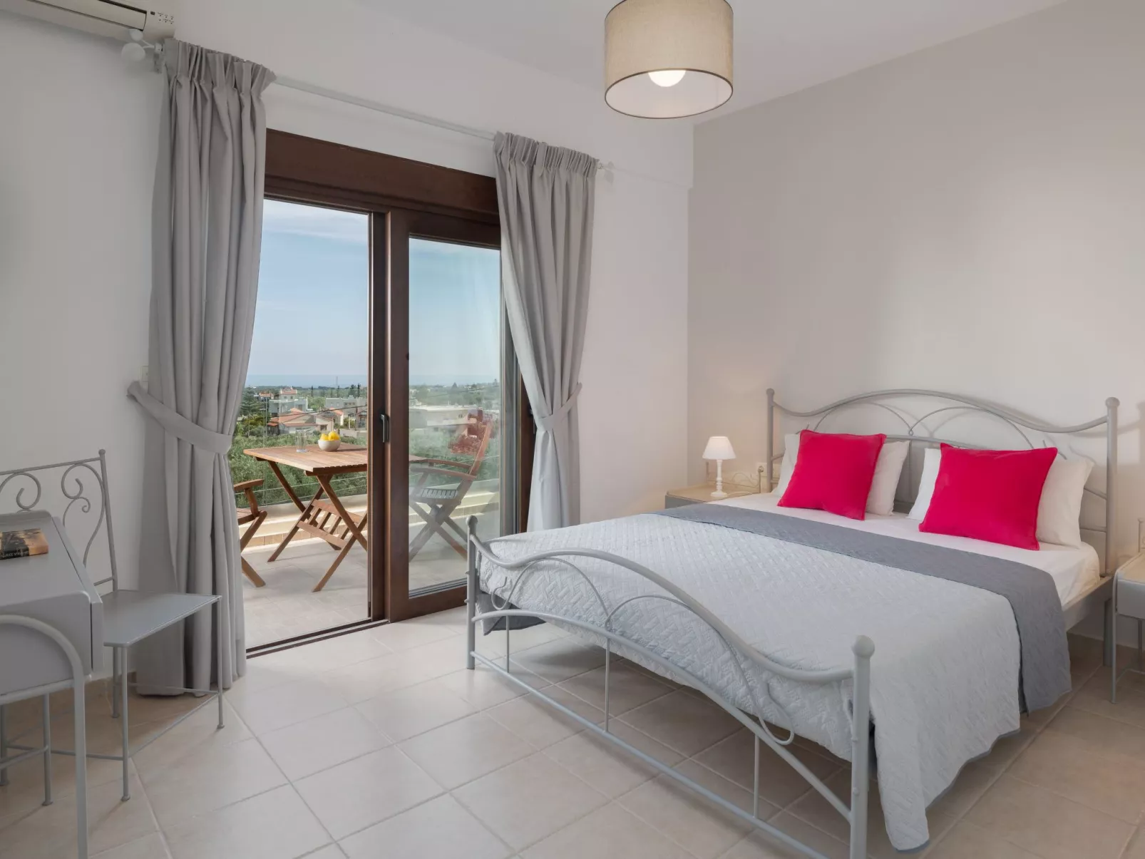 Ferienvilla "Rousa" mit Bergblick-Binnen