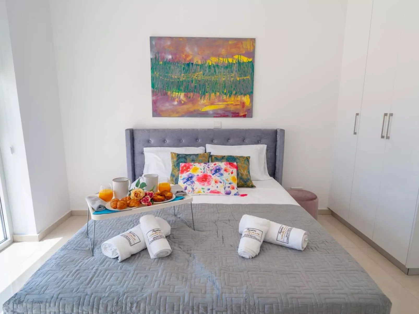 Luxuriöse Villa mit 4 Schlafzimmern, Pool und Whirlpool-Binnen