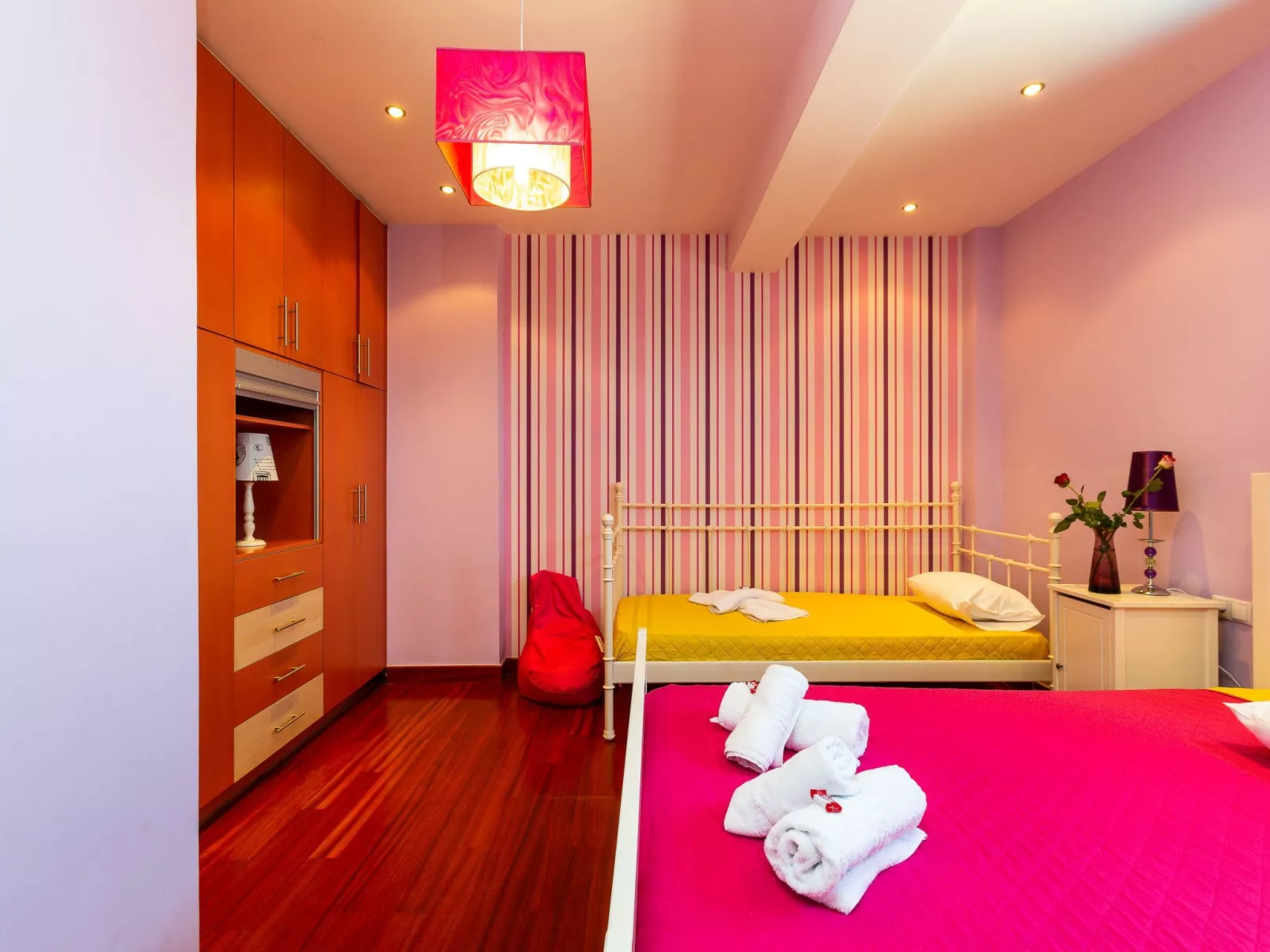 Familienvilla mit privatem Pool, Tischtennisplatte und Fußballtisch-Image-tags.info