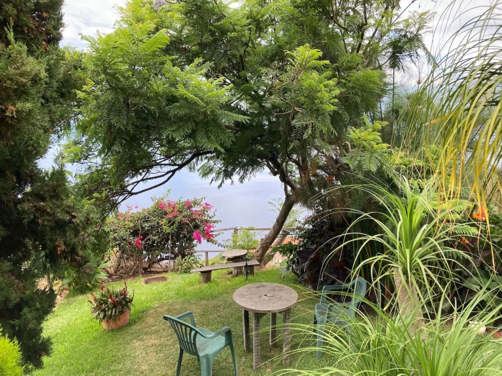 In Canhas mit Schönem Garten-Buiten