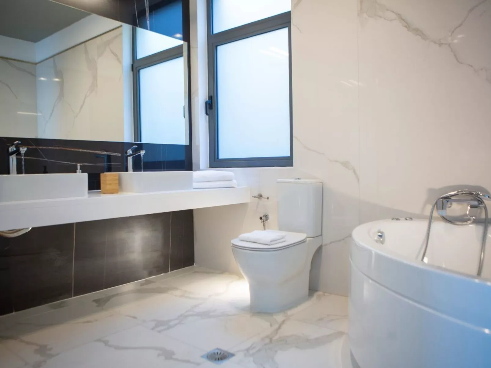 Milos Bay Villas- Brandneue moderne Villa mit spektakulärem Blick auf den Stran-Binnen